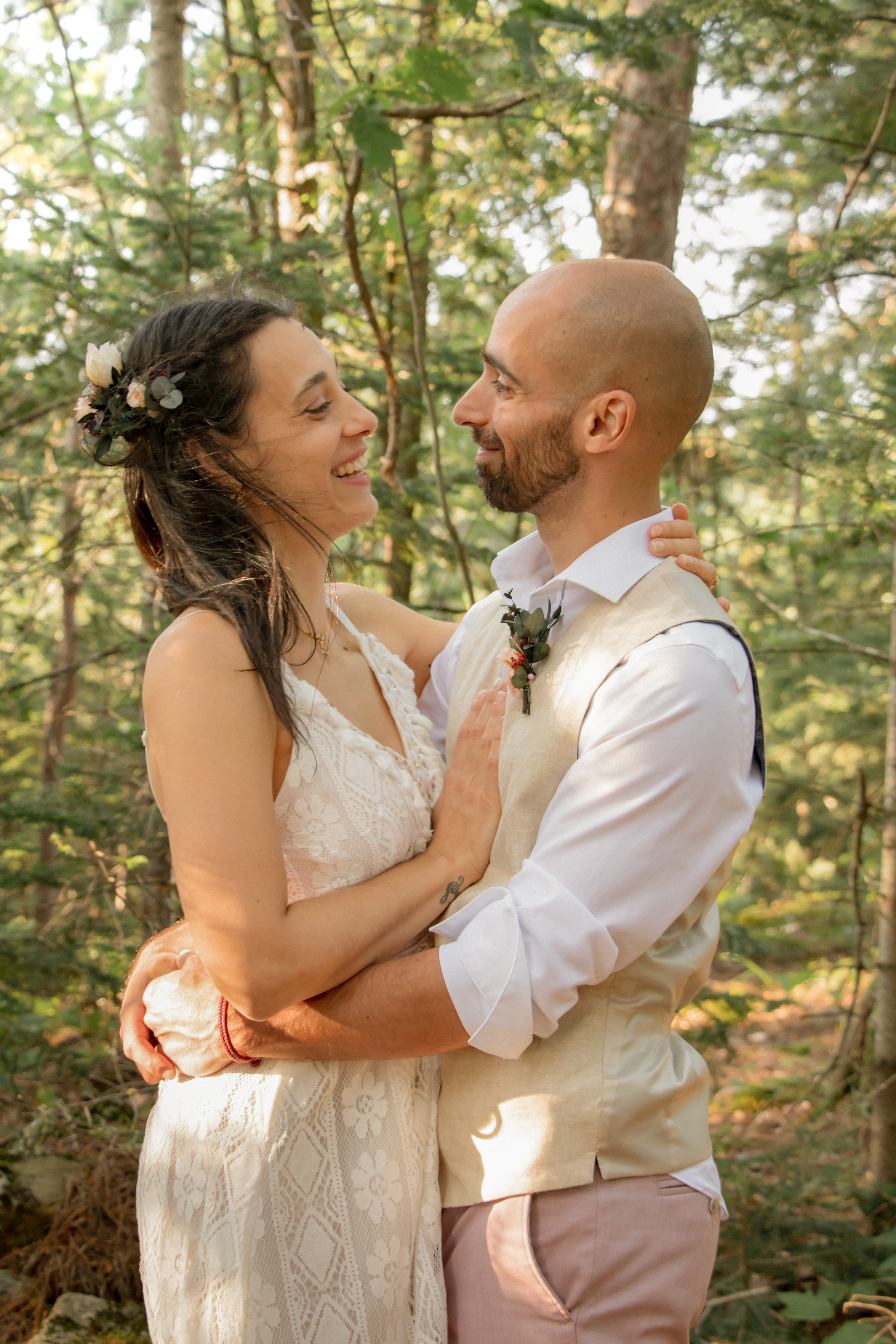 Séance photo de couple pendant un mariage
